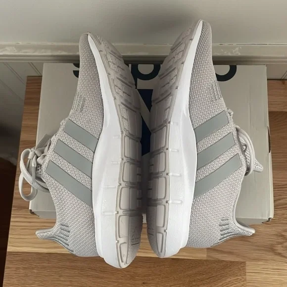 Adidas Swift Run 1.0 US 6 - Picture 5 of 8